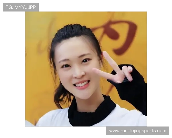 当红足球球星女相盘点揭秘赛场外的独特颜值与魅力气质