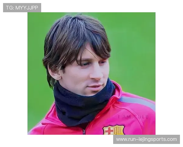 银色十字象征的足球巨星是谁 揭秘背后的传奇故事与成就